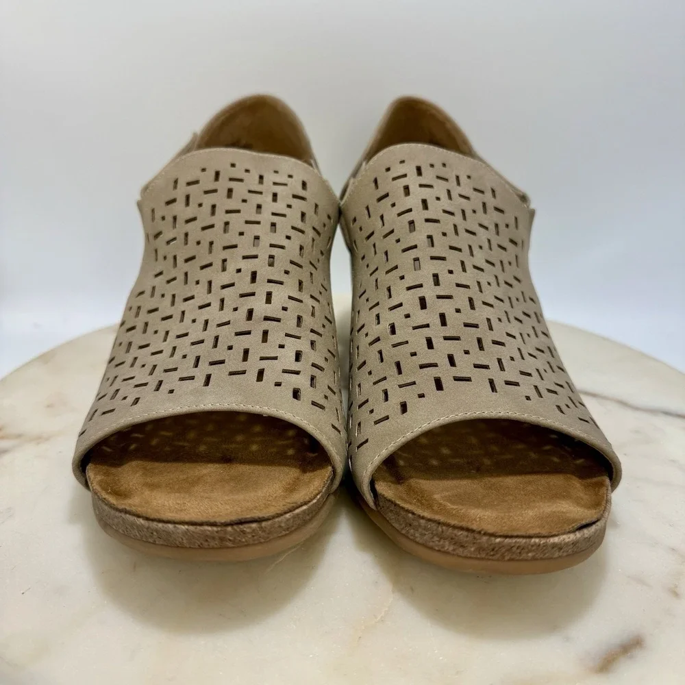 Euro Soft By Sofft Addley Perforated Ankle Booties Women's 9.5M Open Toe Beige